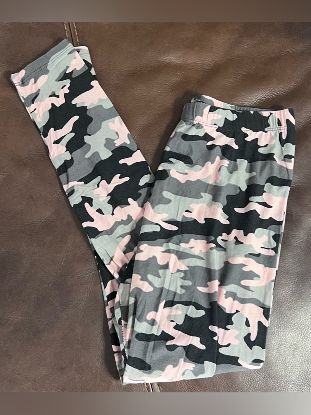 SOLD***Pink camo leggings size x-large